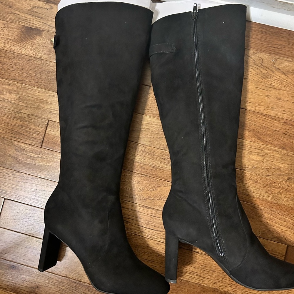 Tall, black ladies boots.